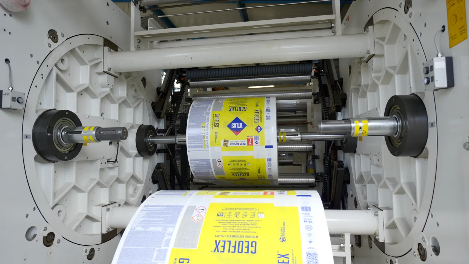 Cylindry i tuleje drukarki fleksograficznej NEX PRINT podczas druku na folii